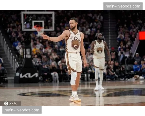 勇士队球星库里成功接受脚踝手术，预计缺席新赛季初期比赛